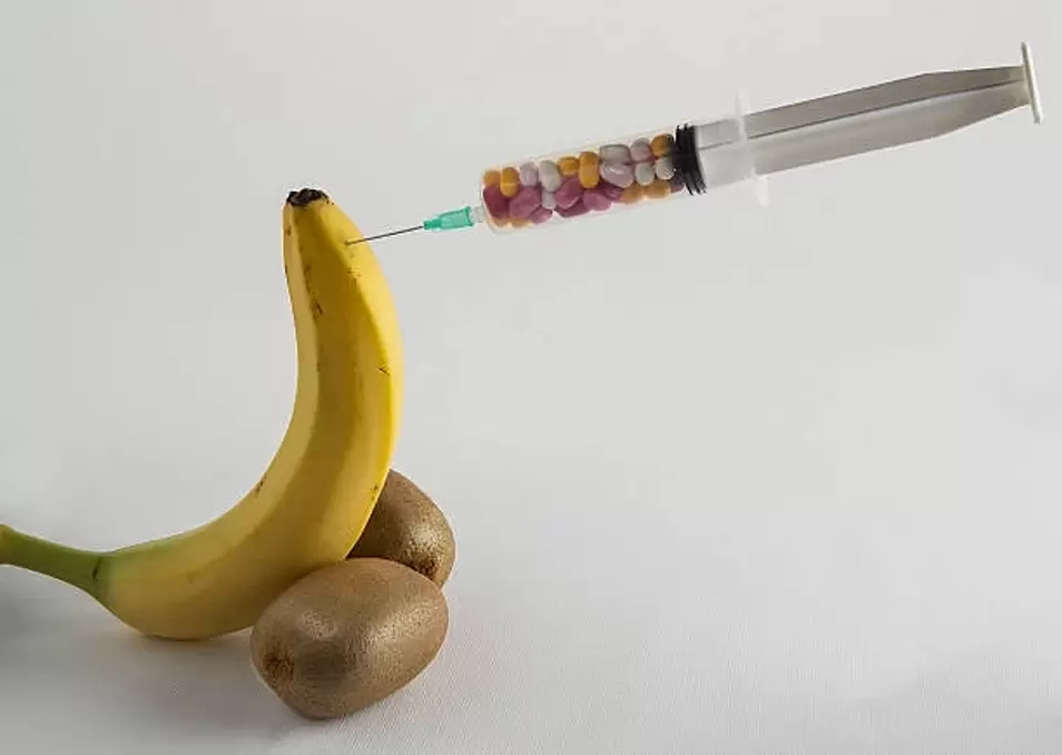 injection penis enlarger on the example of a banana